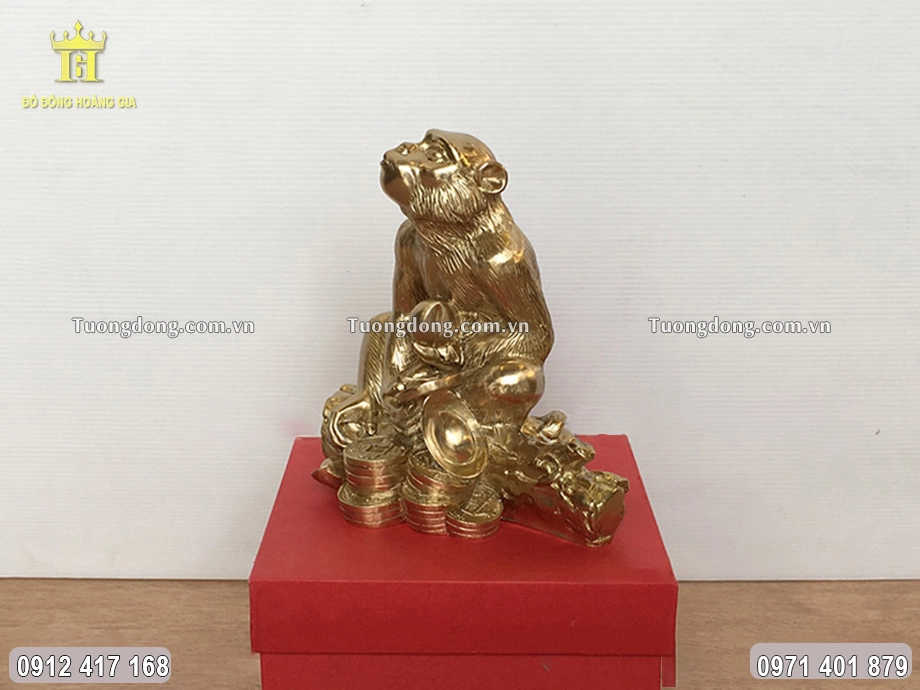 Từng họa tiết hoa văn được chạm khắc sắc nét